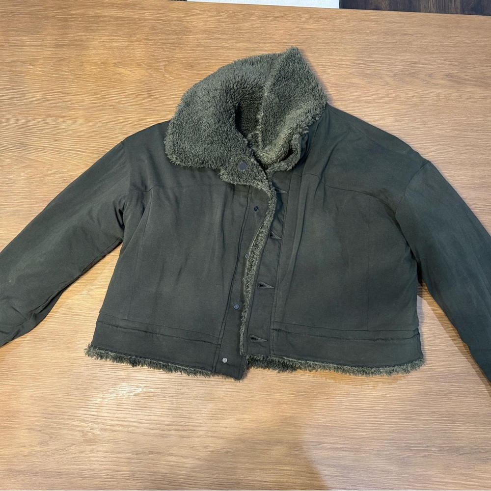 Lulu lemon Olive Green Women's Jacket with Faux Fur Lining - Reversible